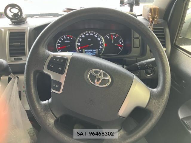 Toyota HIACE WAGON 2018-12 8412745-21
