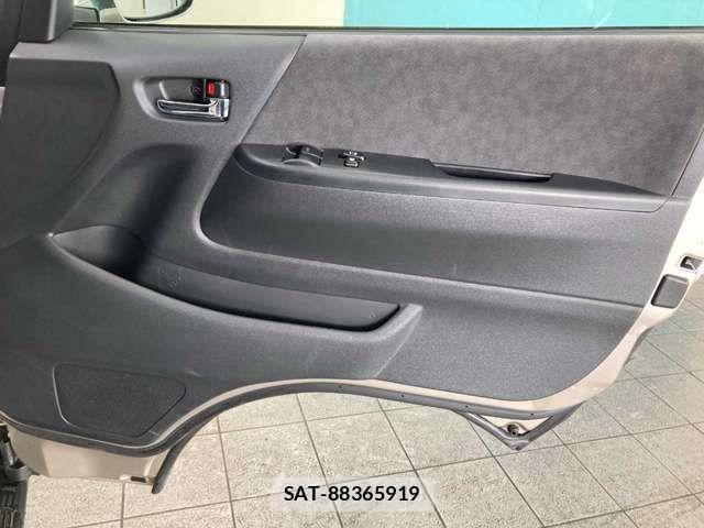 Toyota HIACE WAGON 2017-02 8525153-19