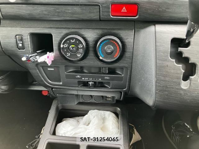 Toyota HIACE WAGON 2009-11 8627040-20