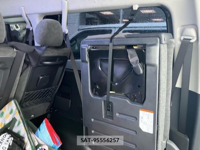 Toyota HIACE WAGON 2023-01 8742596-25