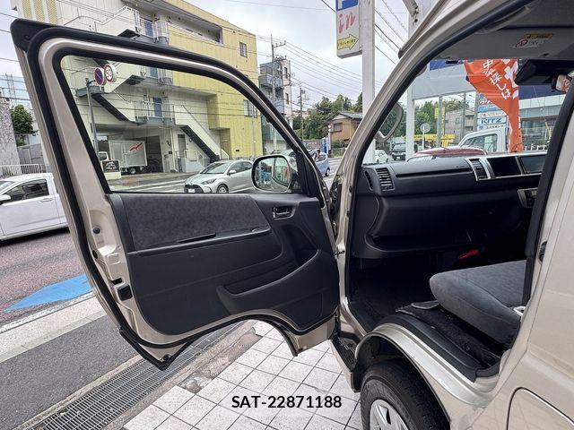 Toyota HIACE WAGON 2020-04 8829325-22