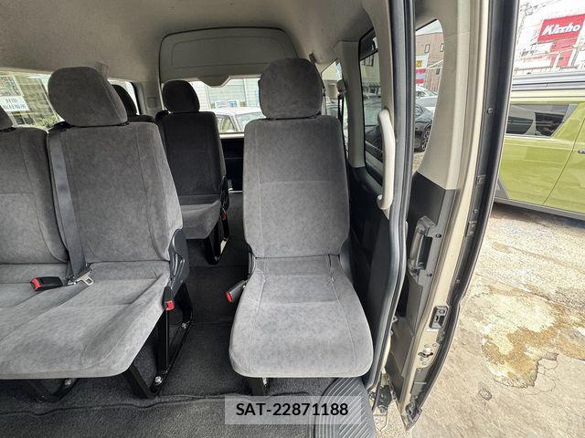 Toyota HIACE WAGON 2020-04 8829325-24