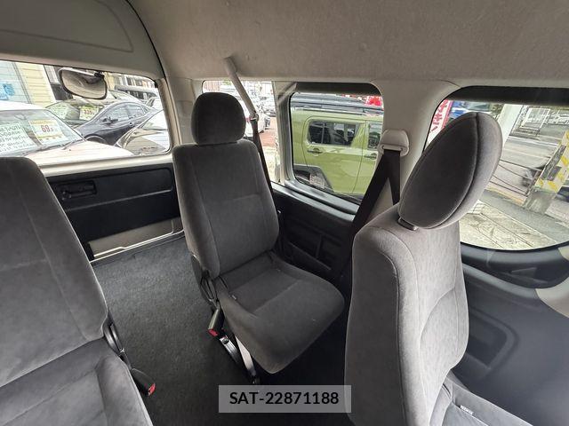 Toyota HIACE WAGON 2020-04 8829325-25