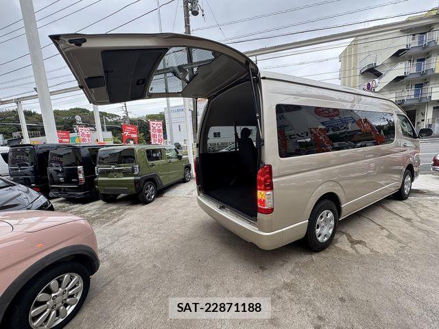 Toyota HIACE WAGON 2020-04 8829325-26