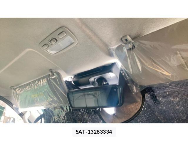 Toyota HIACE WAGON 2023-04 8829323-24