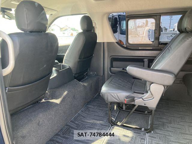 Toyota HIACE WAGON 2019-03 8880020-9