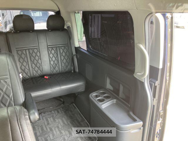 Toyota HIACE WAGON 2019-03 8880020-11