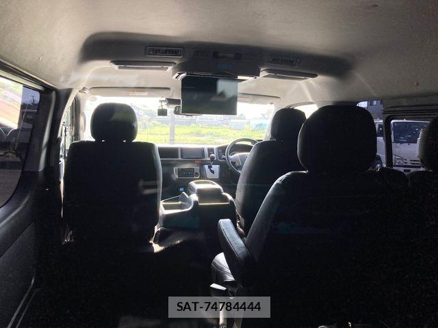 Toyota HIACE WAGON 2019-03 8880020-12