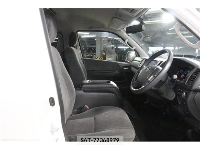 Toyota HIACE WAGON 2019-03 8880021-29