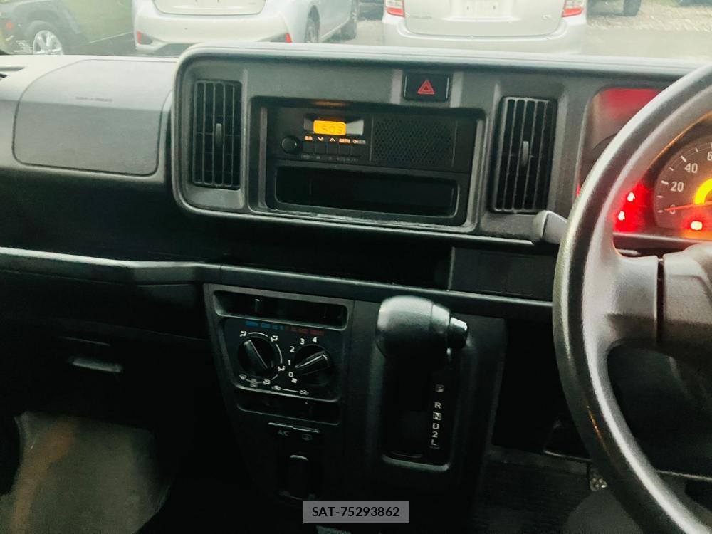 Daihatsu HIJET CARGO 2018-11 678200-18