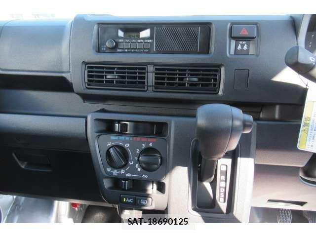 Daihatsu HIJET CARGO 2024-11 1052732-9