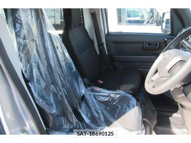 Daihatsu HIJET CARGO 2024-11 1052732-12