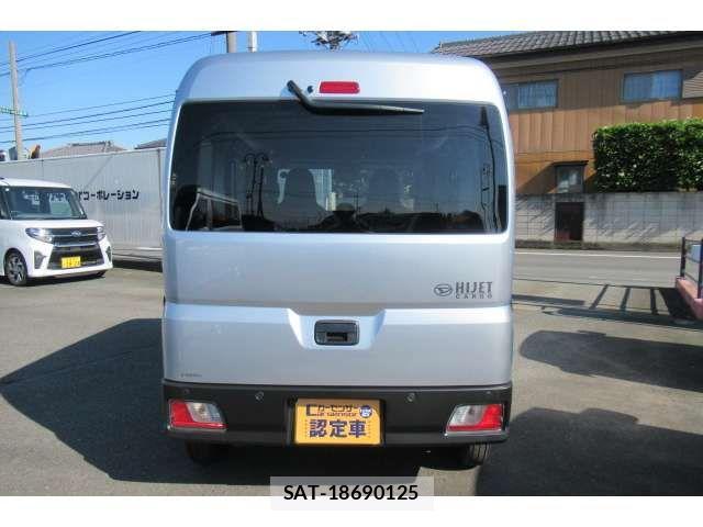 Daihatsu HIJET CARGO 2024-11 1052732-4
