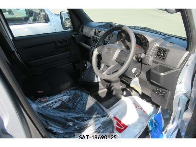Daihatsu HIJET CARGO 2024-11 1052732-6