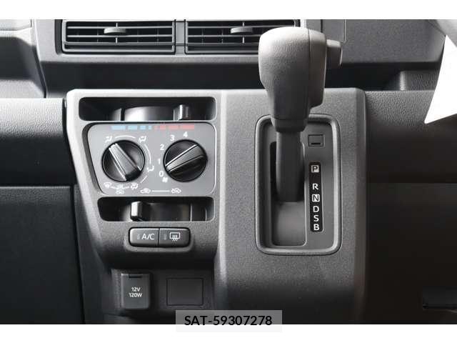 Daihatsu HIJET CARGO 2026-04 6215370-6