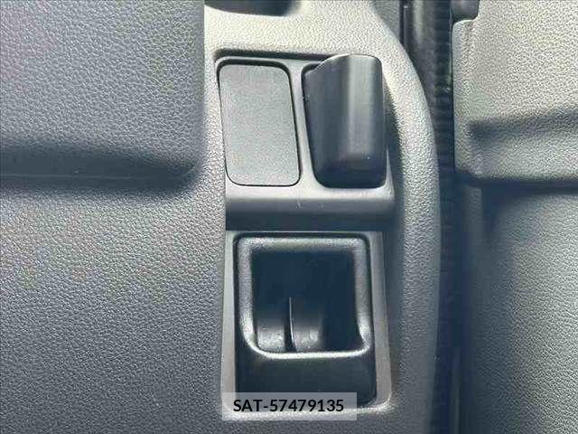 Daihatsu HIJET CARGO 2017-11 6244402-27