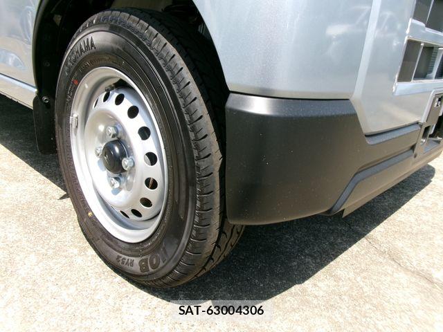 Daihatsu HIJET CARGO 2026-04 7272008-9