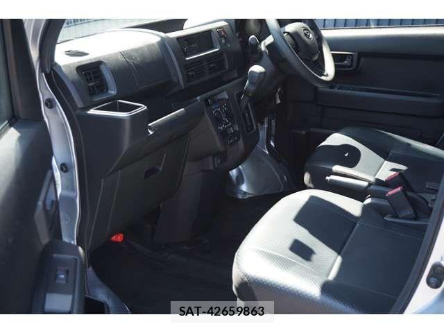 Daihatsu HIJET CARGO 2022-03 7272010-11