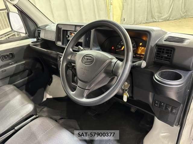 Daihatsu HIJET CARGO 2019-07 7358037-8