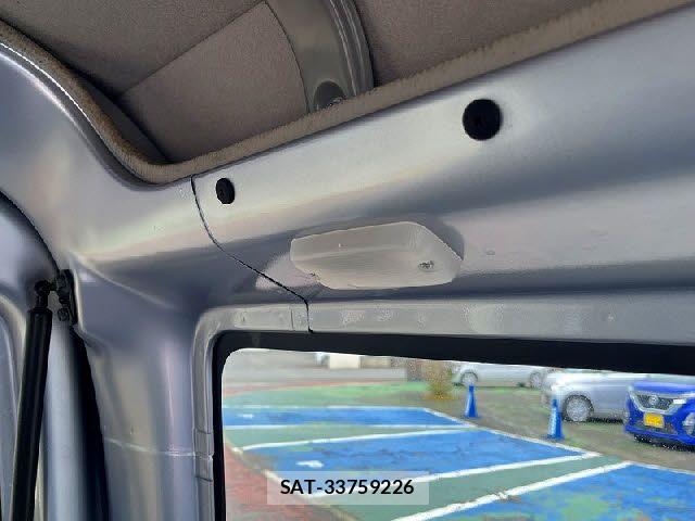 Daihatsu HIJET CARGO 2010-06 7562222-23