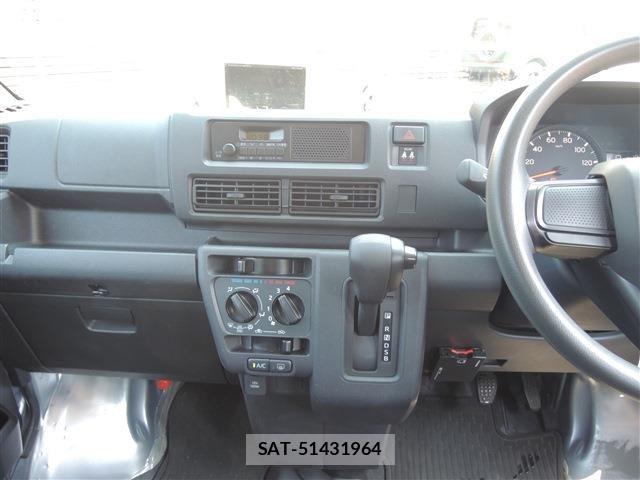 Daihatsu HIJET CARGO 2022-05 7979420-21