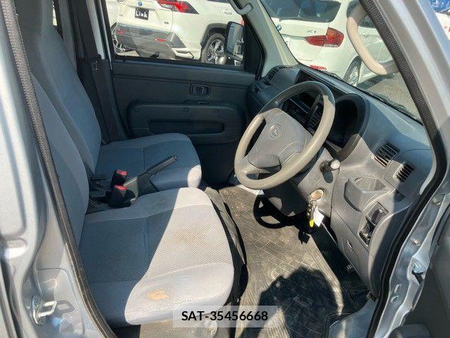 Daihatsu HIJET CARGO 2015-10 8207821-11