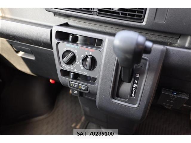 Daihatsu HIJET CARGO 2023-11 8314722-23