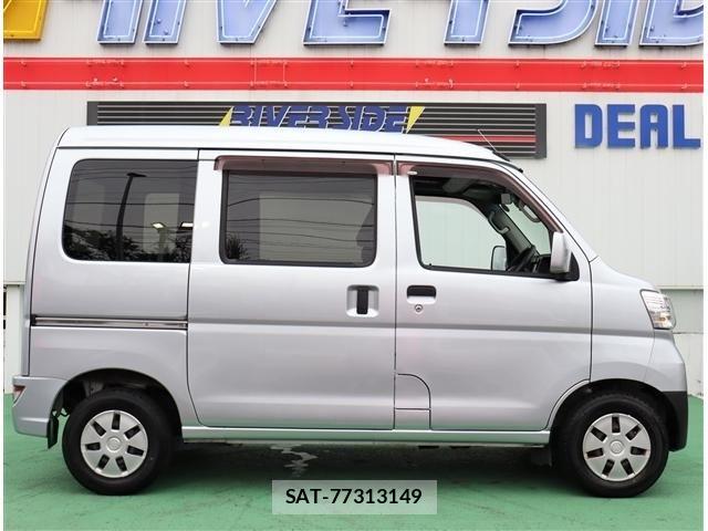 Daihatsu HIJET CARGO 2022-01 8412752-3