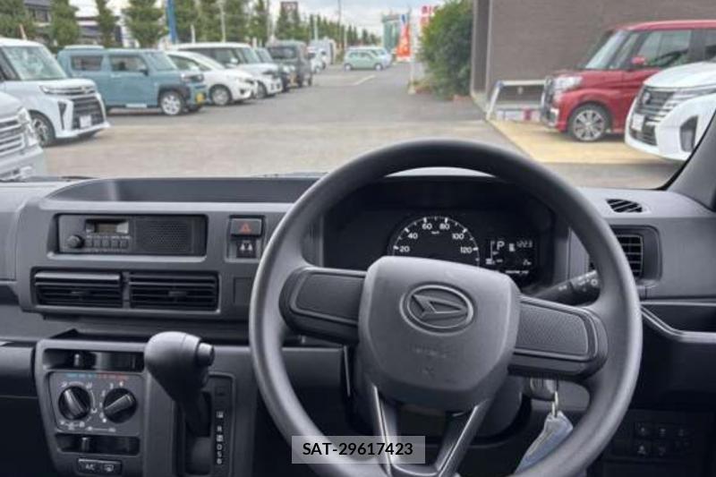 Daihatsu HIJET CARGO 2025-10 8490123-9
