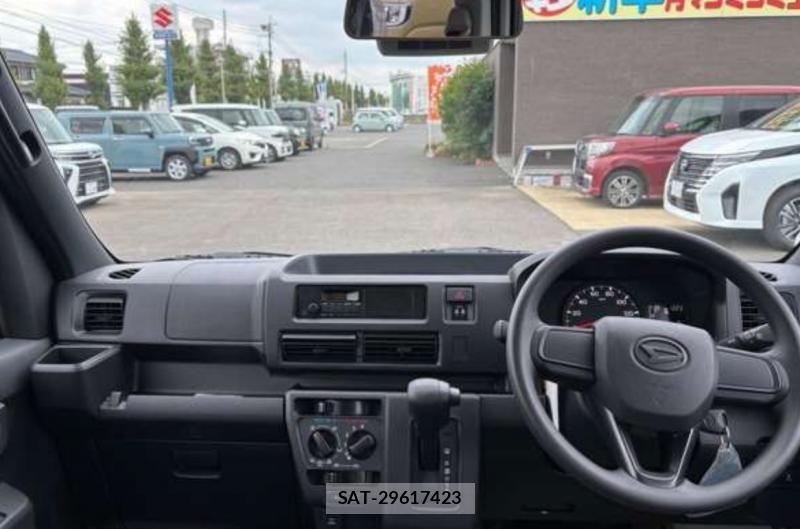 Daihatsu HIJET CARGO 2025-10 8490123-8
