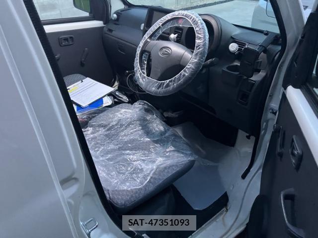 Daihatsu HIJET CARGO 2016-10 8627045-11