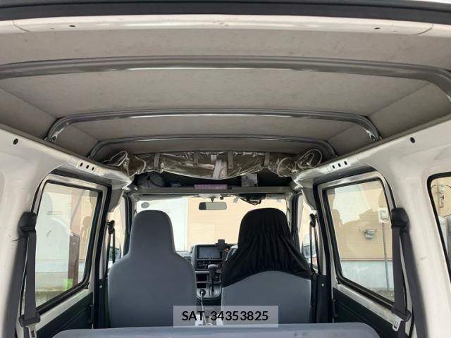 Daihatsu HIJET CARGO 2016-11 8742627-9