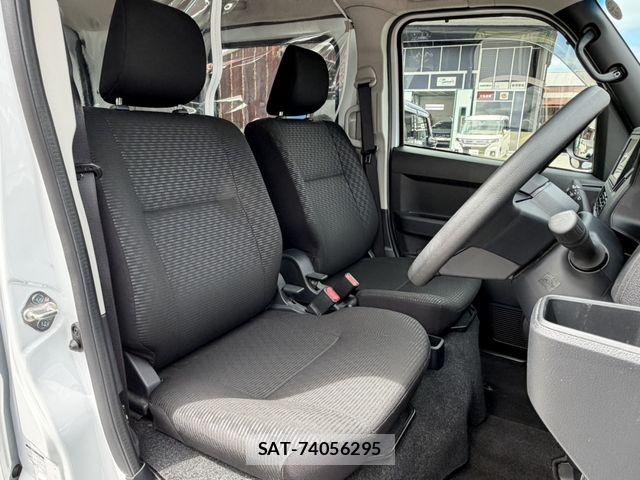 Daihatsu HIJET CARGO 2025-12 8880025-13