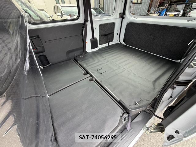 Daihatsu HIJET CARGO 2025-12 8880025-18