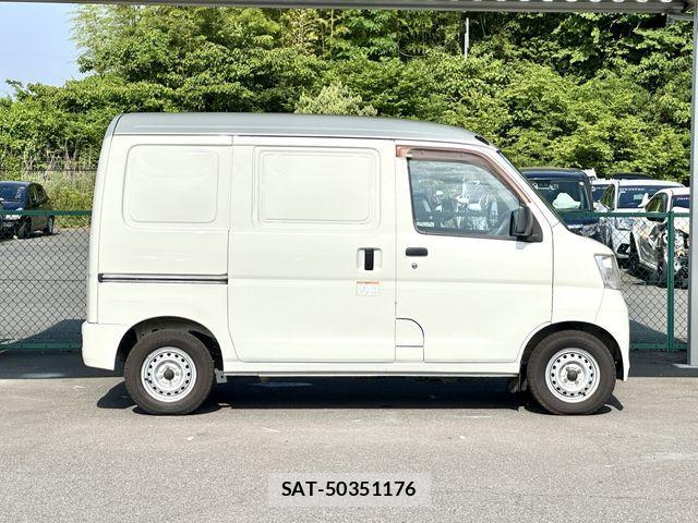 Daihatsu HIJET CARGO 2017-07 1040518-9