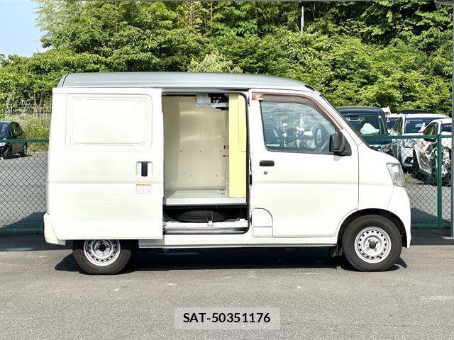 Daihatsu HIJET CARGO 2017-07 1040518-10