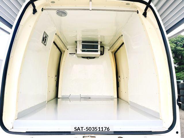 Daihatsu HIJET CARGO 2017-07 1040518-14