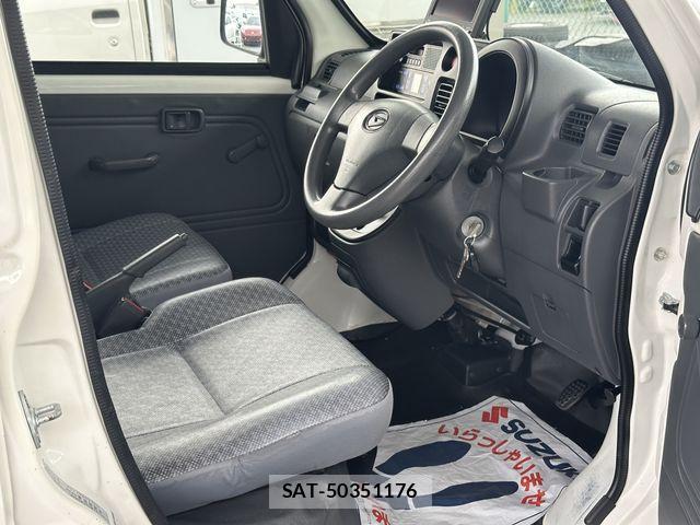 Daihatsu HIJET CARGO 2017-07 1040518-1