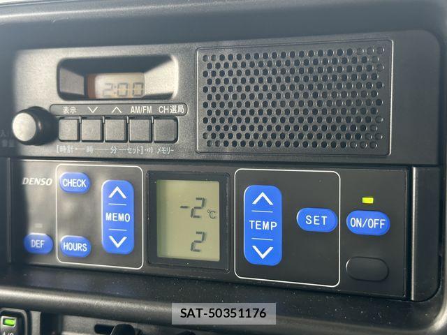 Daihatsu HIJET CARGO 2017-07 1040518-22