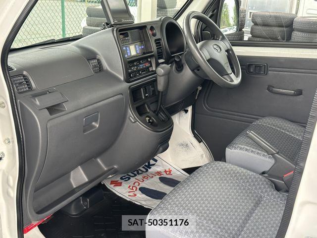 Daihatsu HIJET CARGO 2017-07 1040518-29