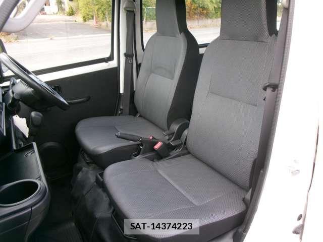 Daihatsu HIJET CARGO 2020-11 6304453-11