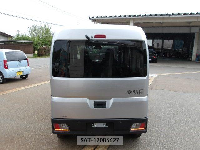 Daihatsu HIJET CARGO 2022-02 6994072-3