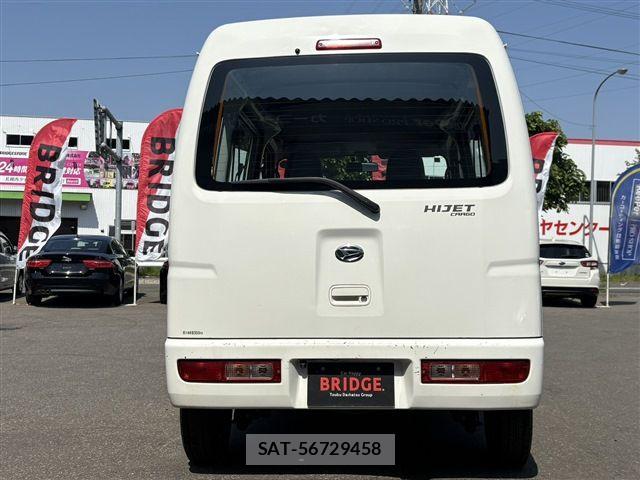 Daihatsu HIJET CARGO 2017-04 8073990-6