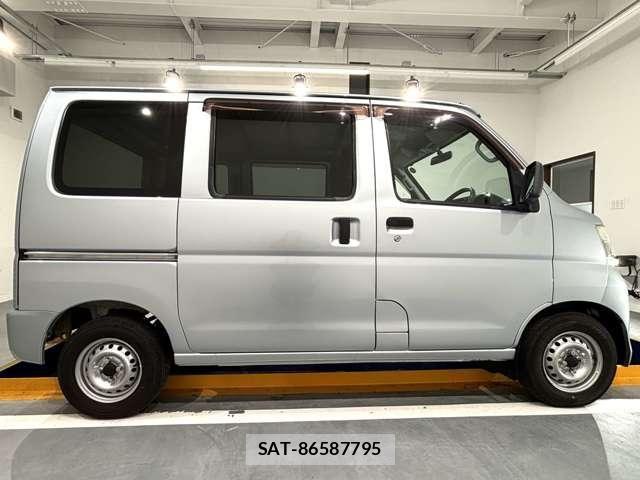 Daihatsu HIJET CARGO 2016-09 8158550-8