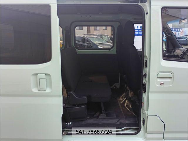 Daihatsu HIJET CARGO 2022-04 8207826-11