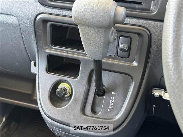Daihatsu HIJET CARGO 2017-05 8207827-27