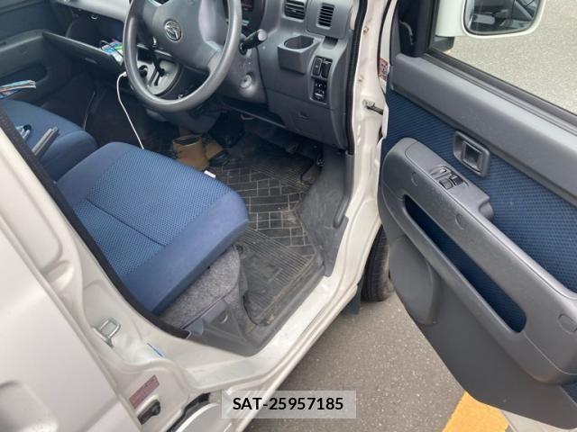 Daihatsu HIJET CARGO 2015-02 8245396-13