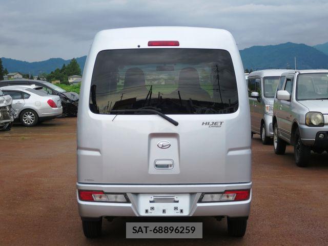Daihatsu HIJET CARGO 2018-06 8245390-3