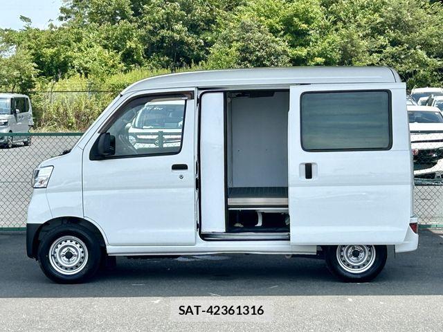Daihatsu HIJET CARGO 2021-06 8336131-8