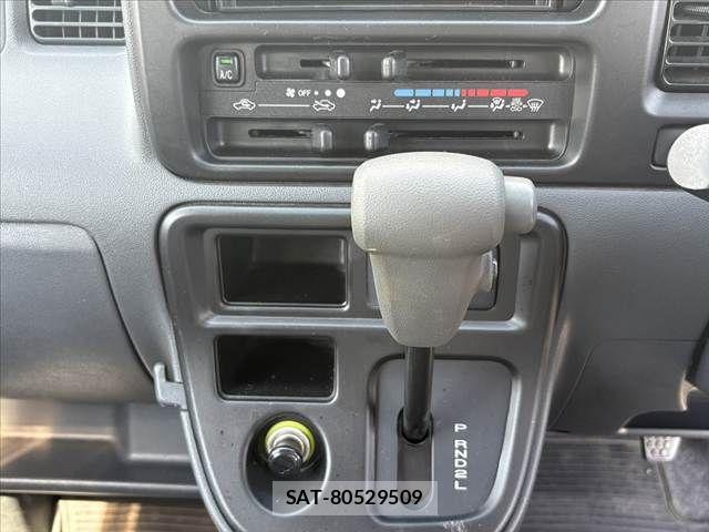 Daihatsu HIJET CARGO 2016-06 8562121-22